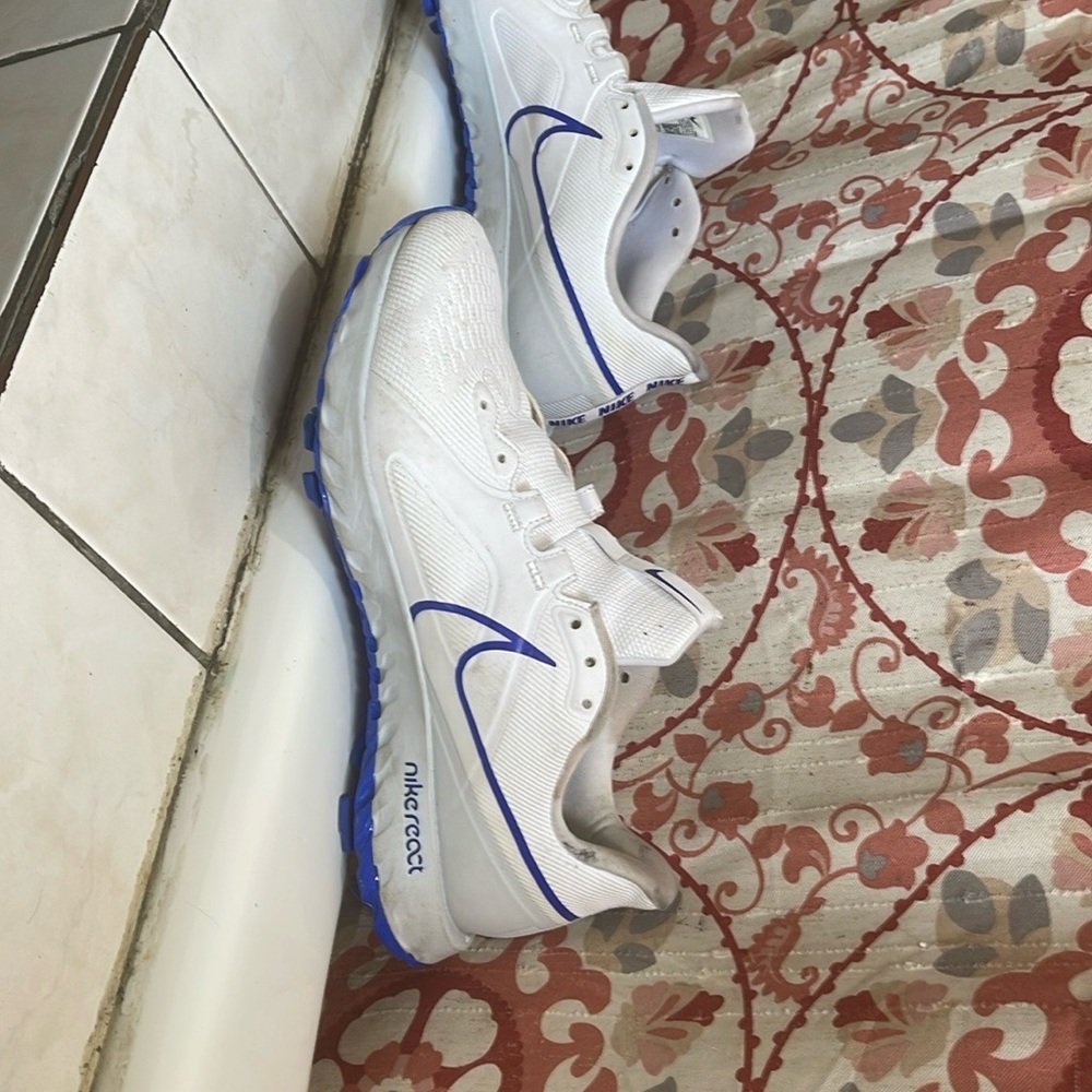 Nike White and Blue Sports Sneakers